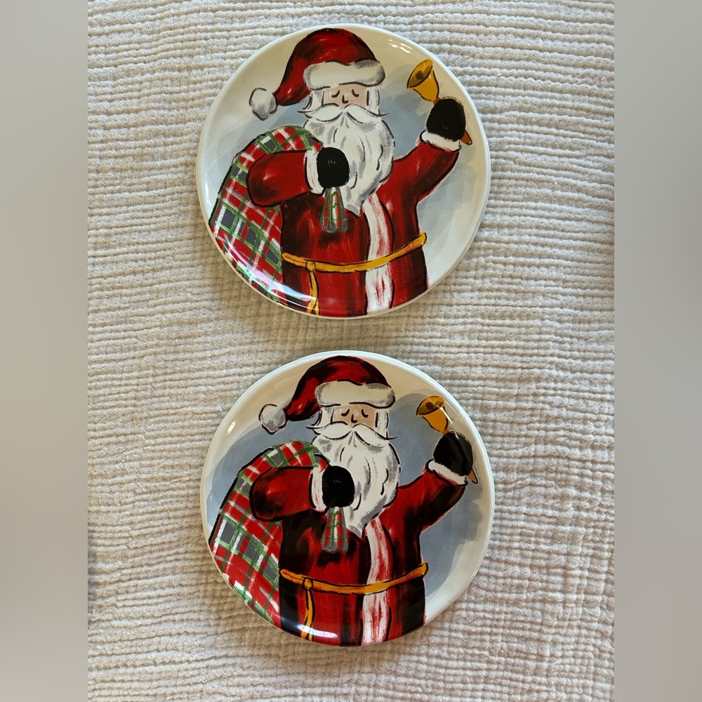 Mud Pie Santa Holding Gift Sack Christmas  8” Ceramic 8” Salad Plates. Set of 2